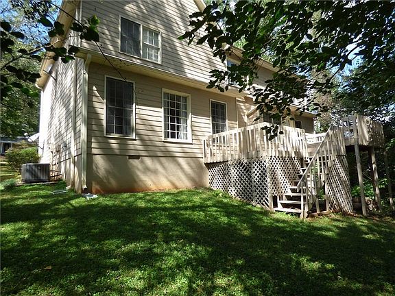 3rd image of 586 Farmbrook Trl