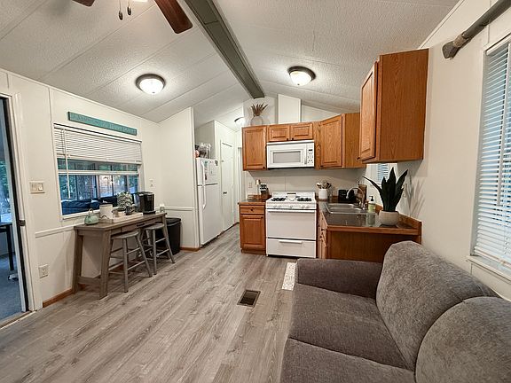 5th image of 261 Point Sebago Rd #384