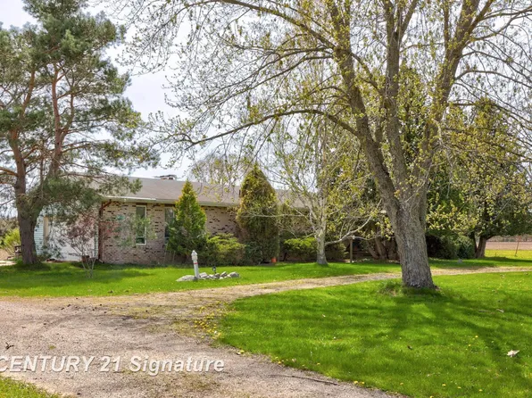 12595 Brant Rd, Saint Charles, MI 48655
