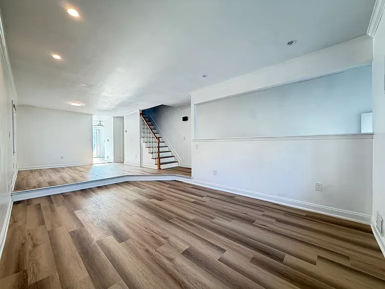 266 Brookfield Ave — Photo 9