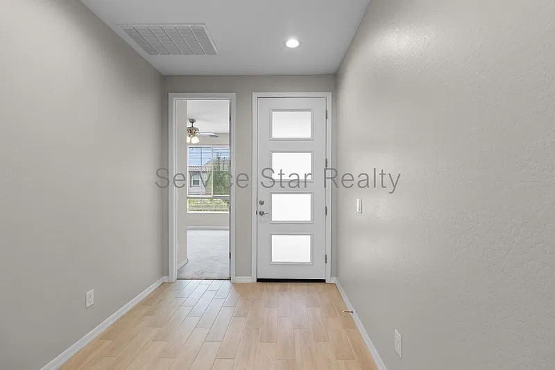4 bed, 3.0 bath, 1855 sqft, $2,249 — Photo 4