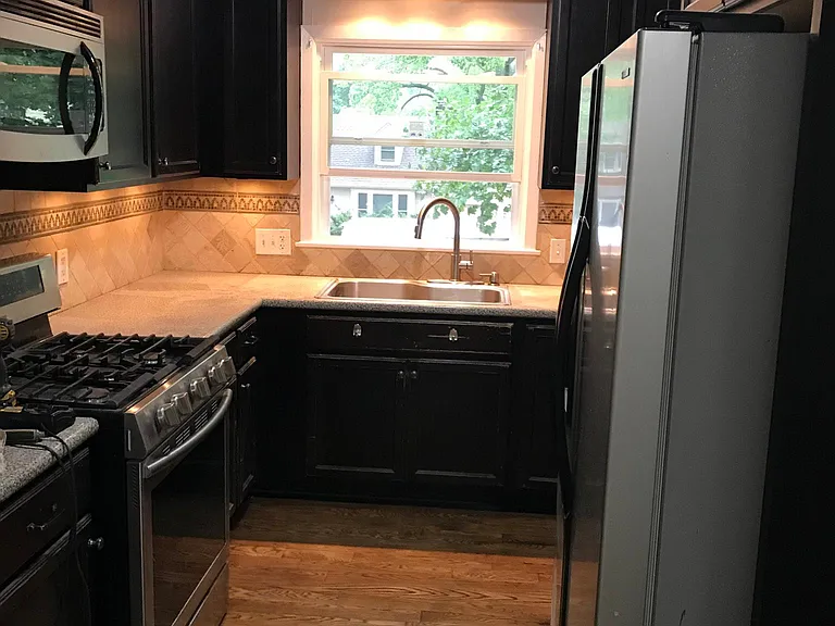Updated Kitchen with Gas Stove!