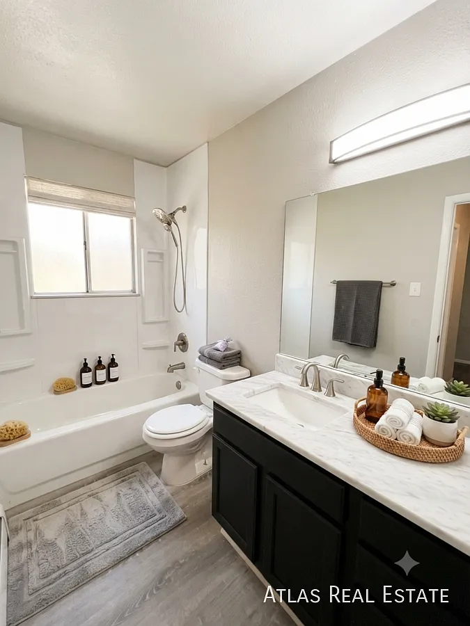 Two Bedroom, Laundry & Storage On Site, Upstairs Unit! -Rent Concession — Photo 3