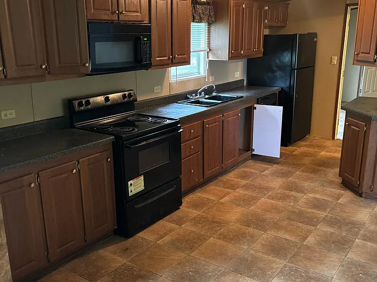 407 E Main St — Photo 5