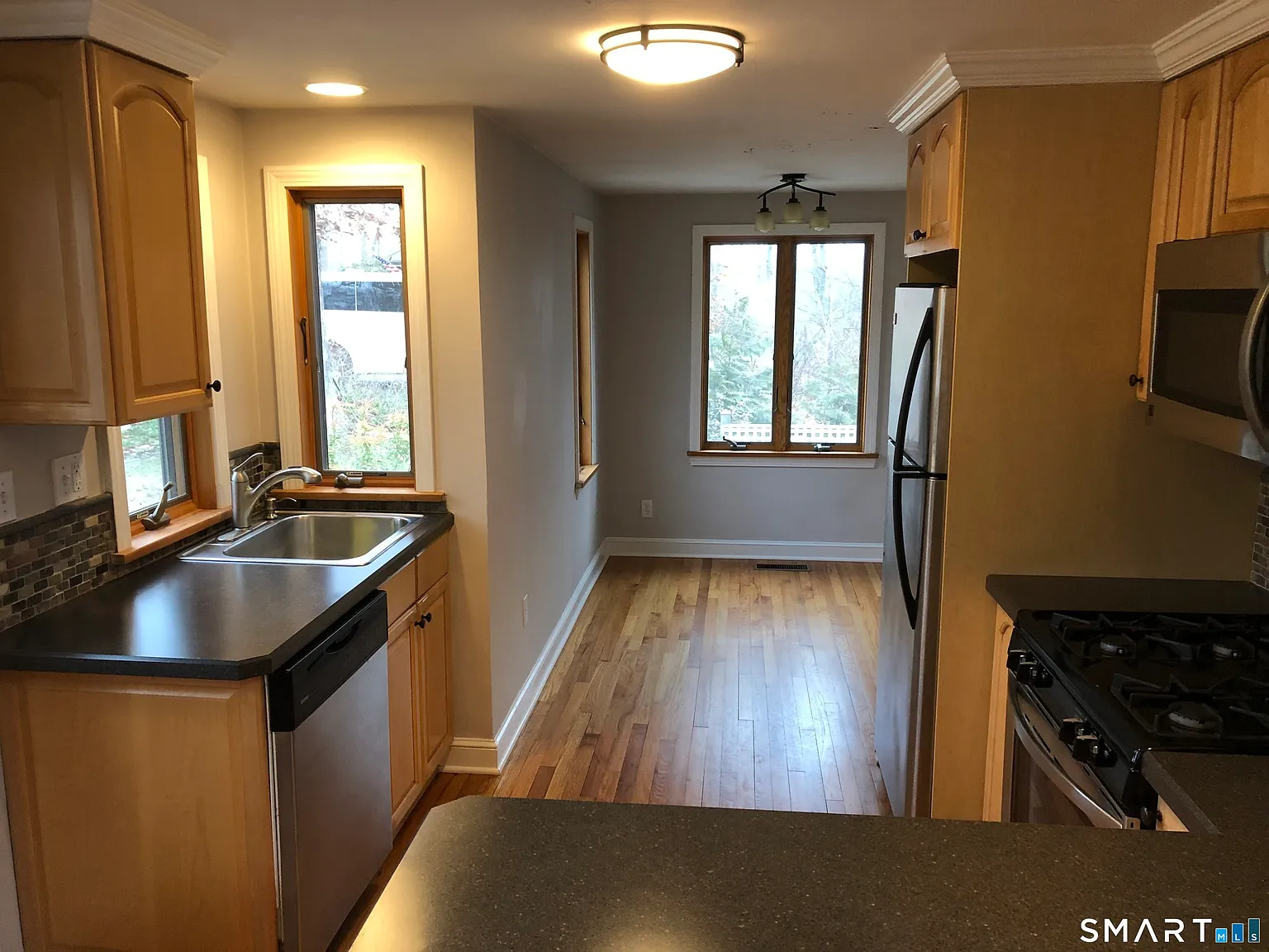 2 bed, 1.0 bath, 1018 sqft, $2,700 — Photo 2