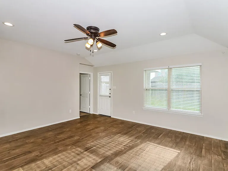 8102 Rose Petals Ln — Photo 3