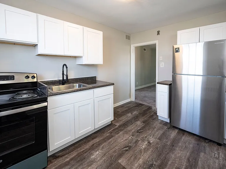 1325 E Wadsworth Ave — Photo 2