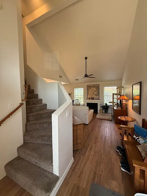 3 bed, 2.5 bath, 1416 sqft, $2,300 — Photo 2