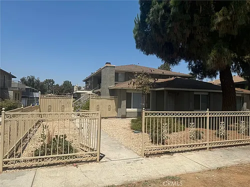 1209 Oxford Dr #C Photo 1