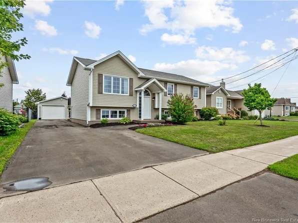 141 Oak Ridge Dr, Moncton, NB E1G 0M6