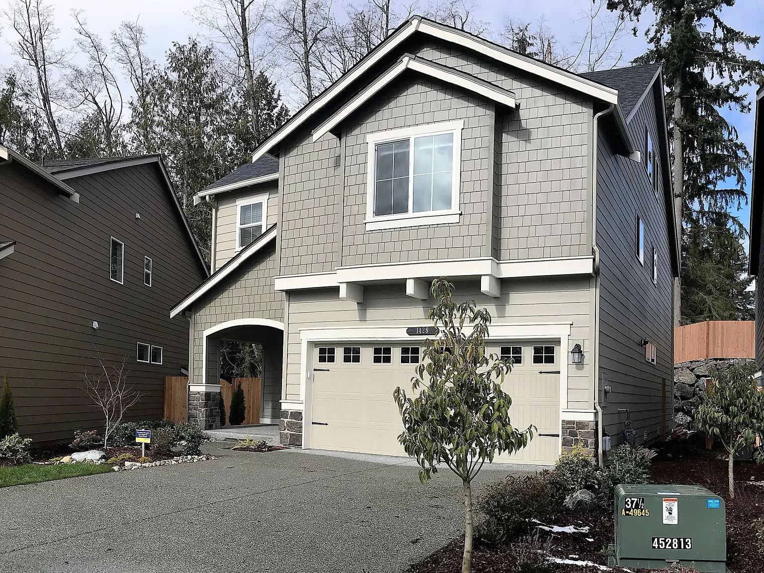 4 bed, 2.5 bath, 2776 sqft, $3,400 — Photo 1