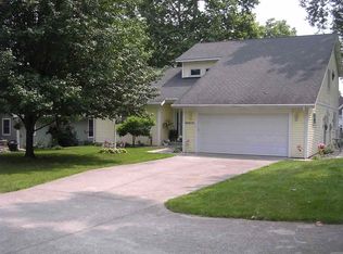 8144 E Quiet Harbor Dr, Syracuse, IN 46567