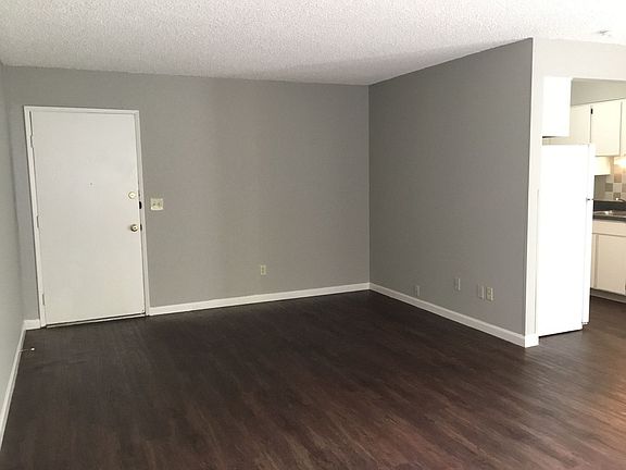 4th image of 2401-2453 SE Taylor St #2407