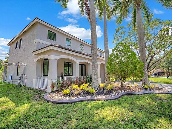 3rd image of 731 Tulip Cir