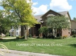 8336 Timber Cove St, Commerce Township, MI 48382