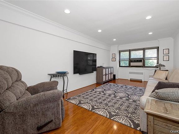 5th image of 60 white oak st street #5D