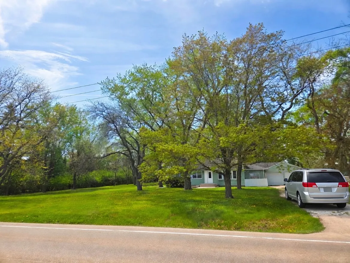 Building Photo - 241 N Somonauk Rd