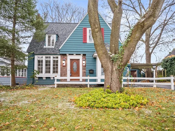 252 River Heights Cir, Rochester, NY 14612
