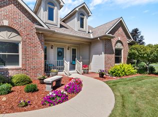 S28W30730 Wild Berry Ln, Waukesha, WI 53188