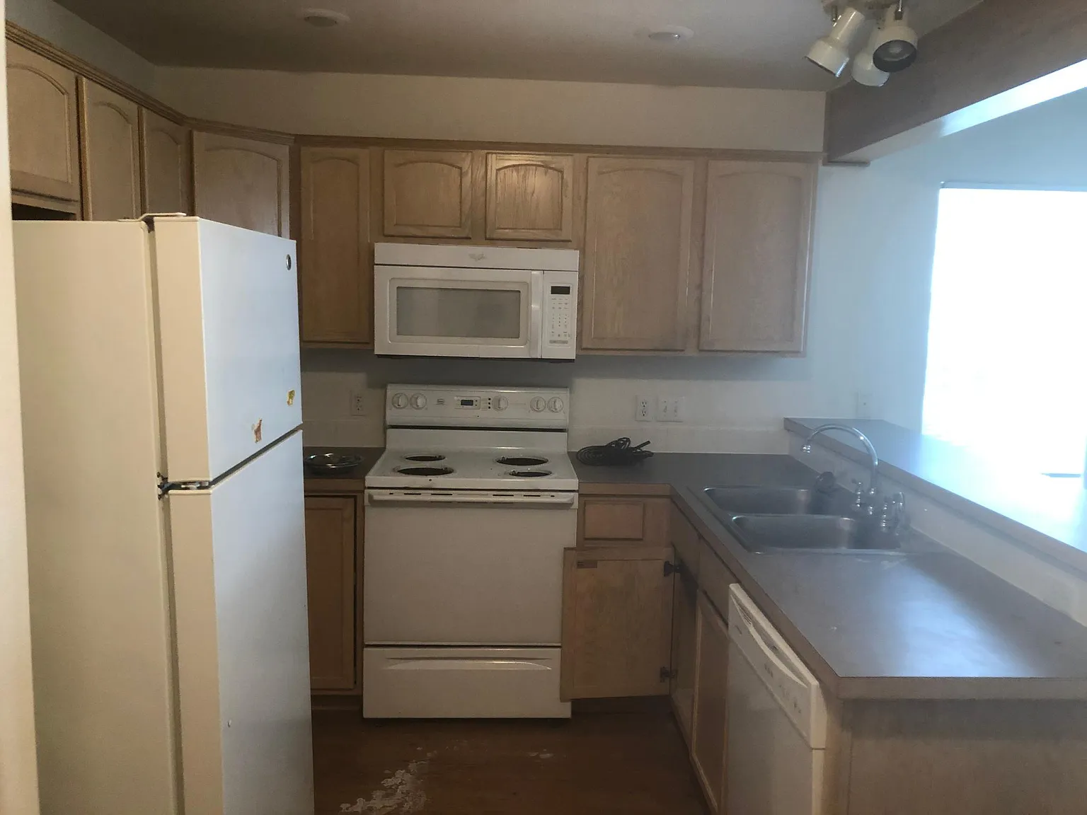 2 bed, 1020 sqft, $1,750 — Photo 3