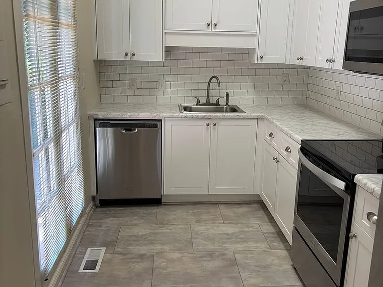 2250 Kingsley Ct #3 — Photo 4