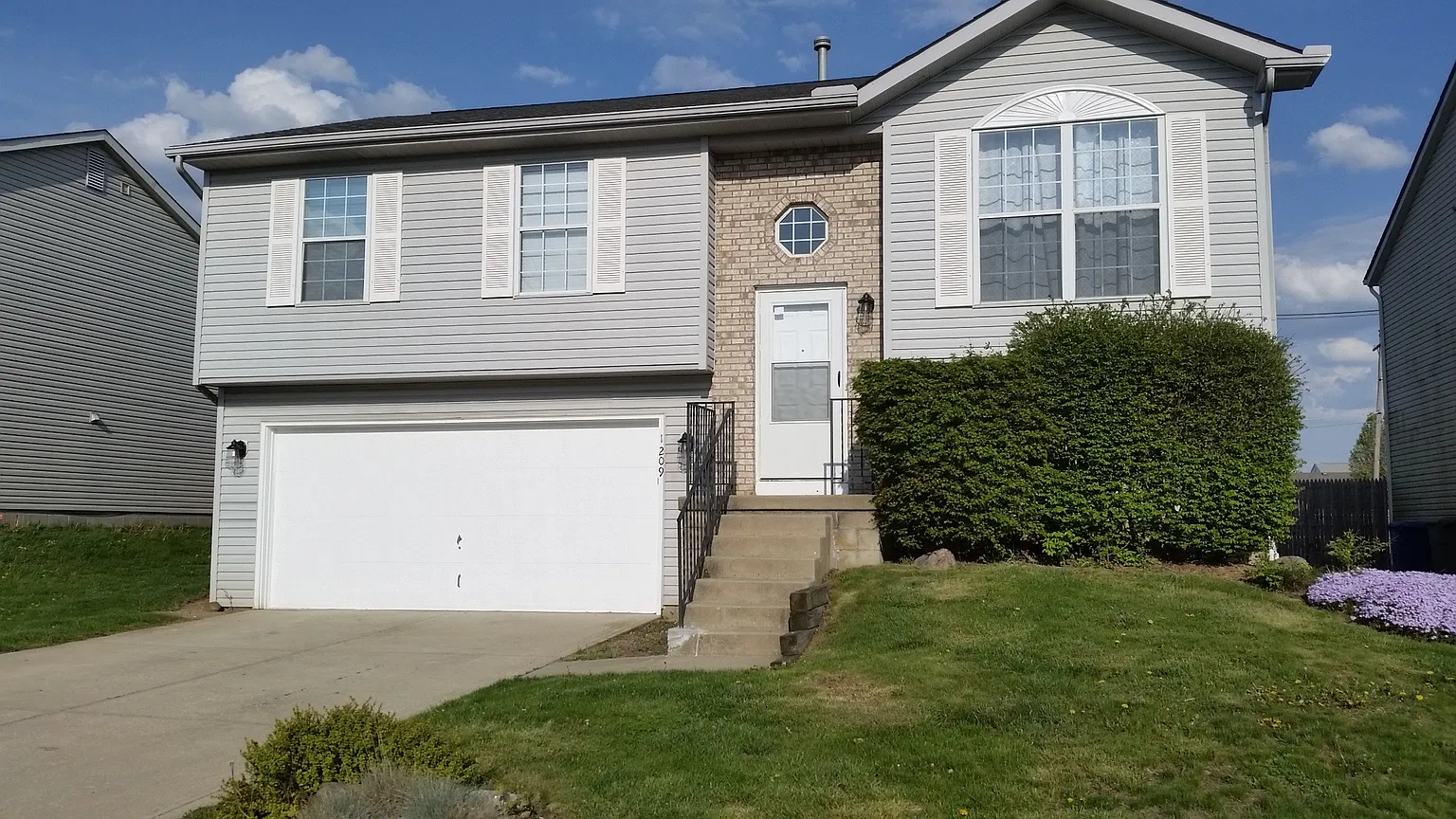1209 Rendezvous Ln photo 1