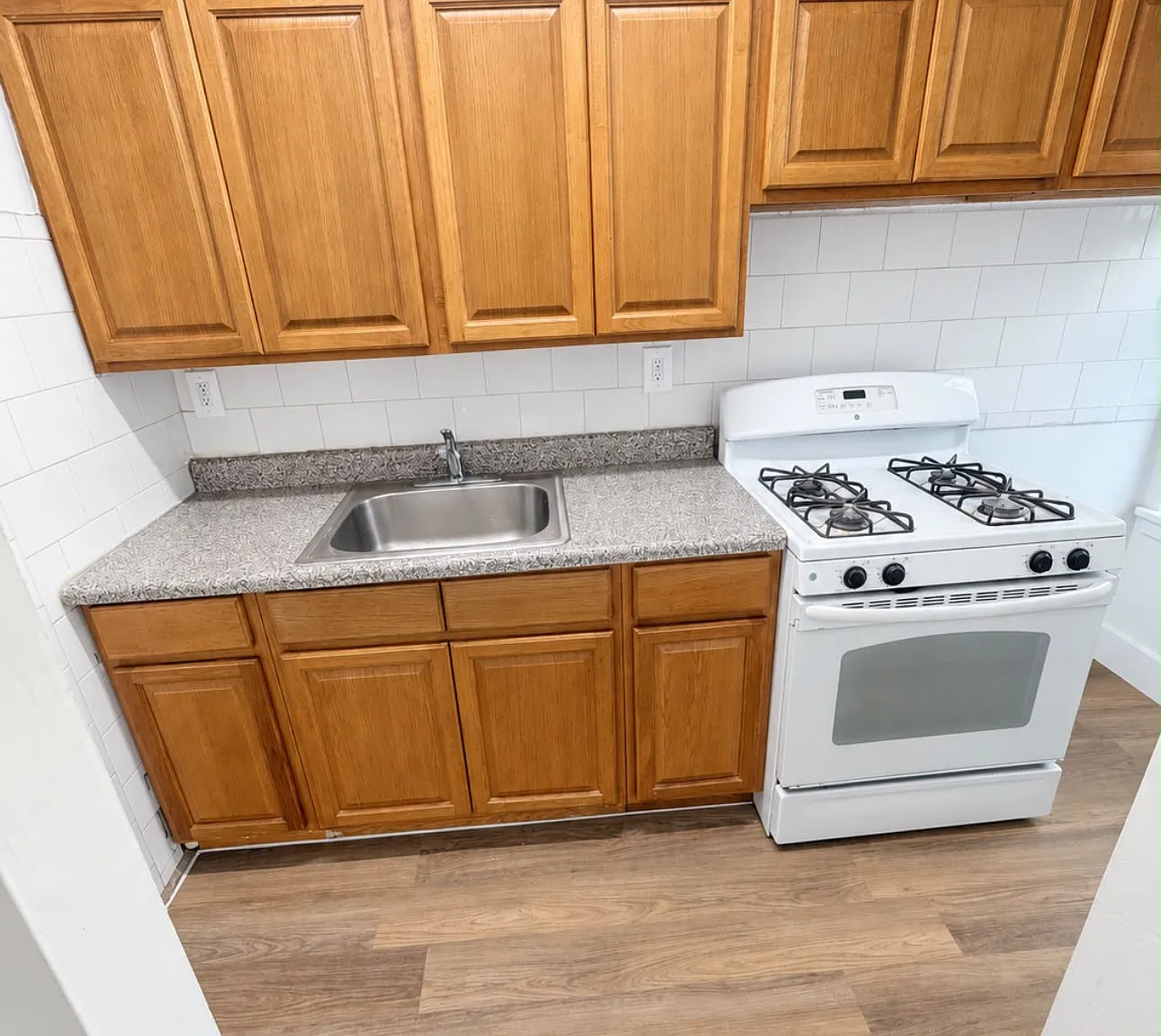 686 Beck Street — Photo 2