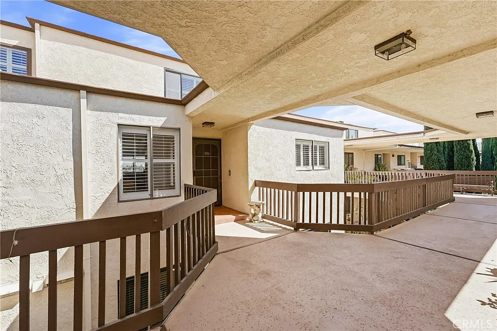 2 bed, 1432 sqft, $4,000 — Photo 3