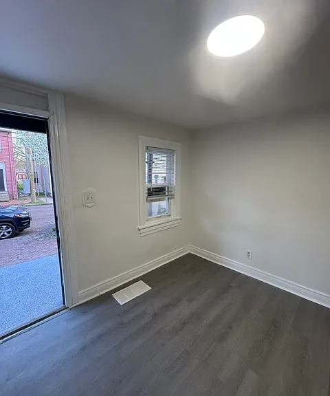 409 Beech St — Photo 4