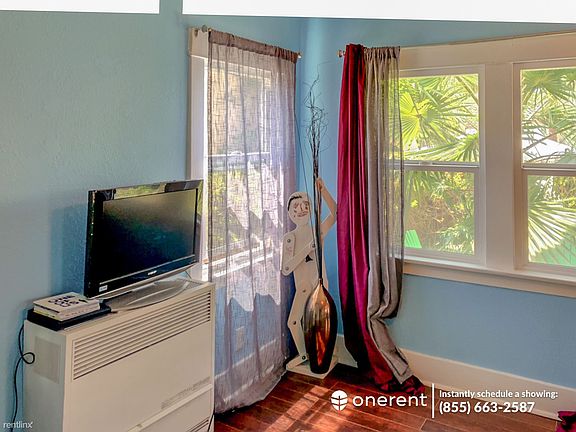 3rd image of 802 N Hobart Blvd