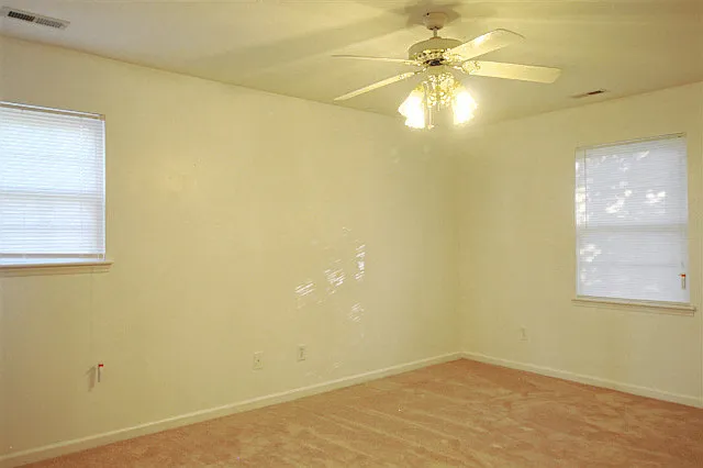 304 Gladstone Dr — Photo 9
