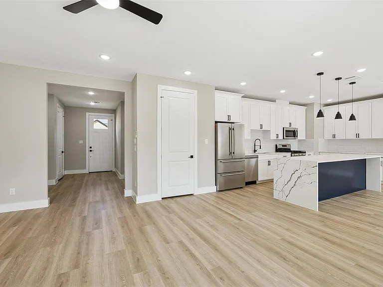 2618 Martinas Ct — Photo 5