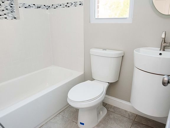 1ST FLOOR BATHROOM