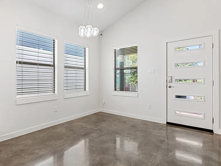 1114 N Olive St — Photo 5