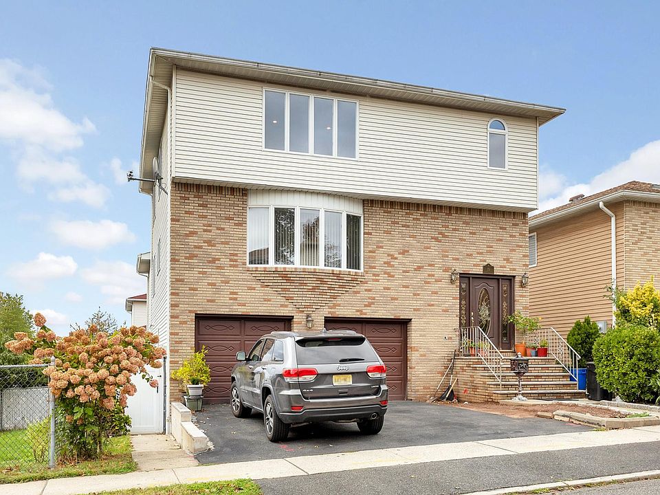 1st image of 75 William St #2