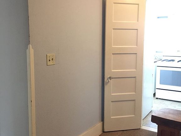 5th image of 1050 Adella Ave