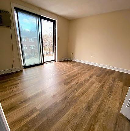 3rd image of 1 Trafalgar Dr #5B