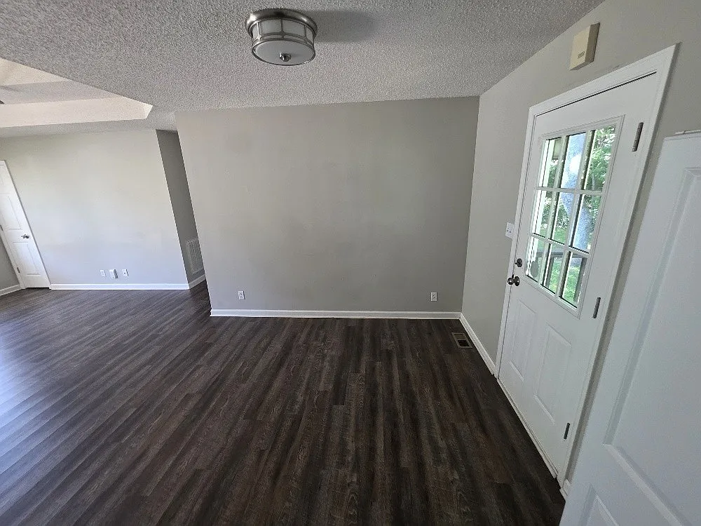 3 bed, 2.0 bath, 1086 sqft, $1,300 — Photo 4