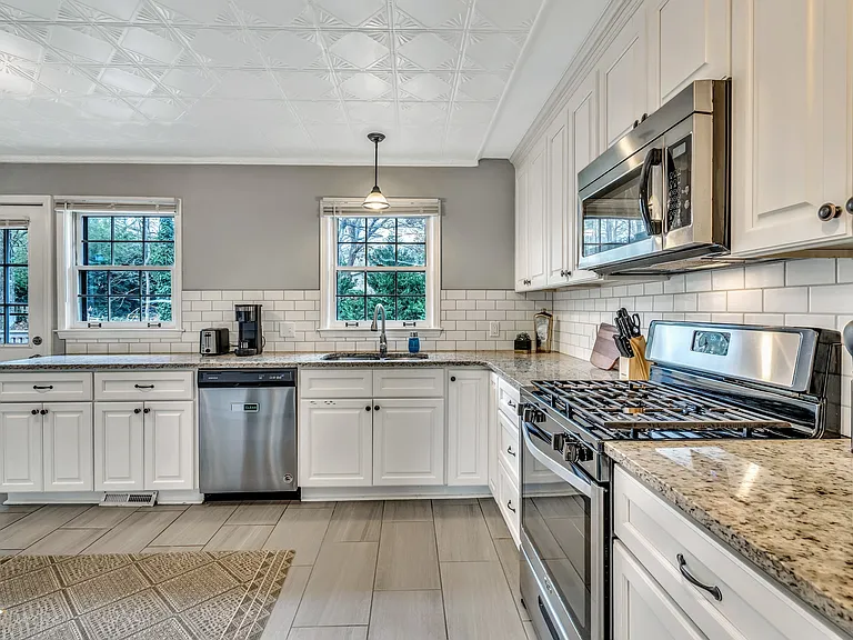 367 Autumn Ln SE — Photo 9