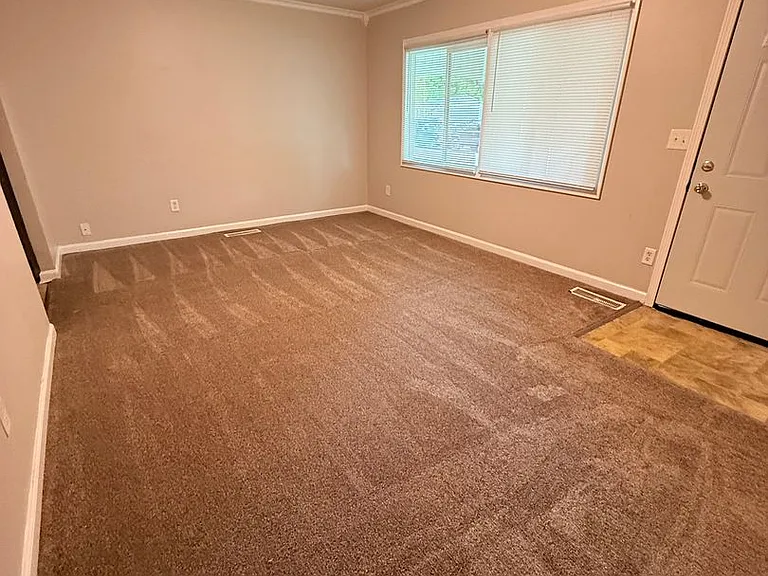 2 Philip Ct — Photo 3