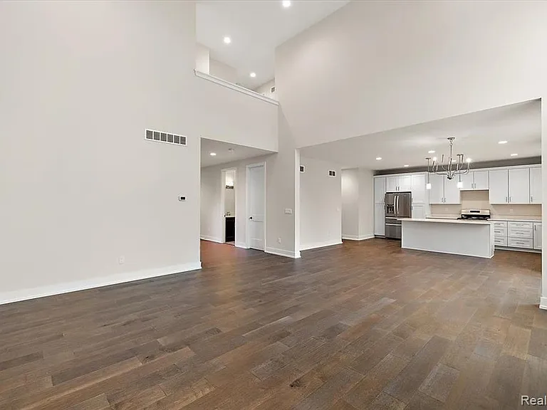2921 Walsh Dr — Photo 11