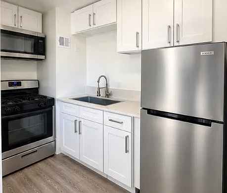 15-33 N Longfellow Ave #31