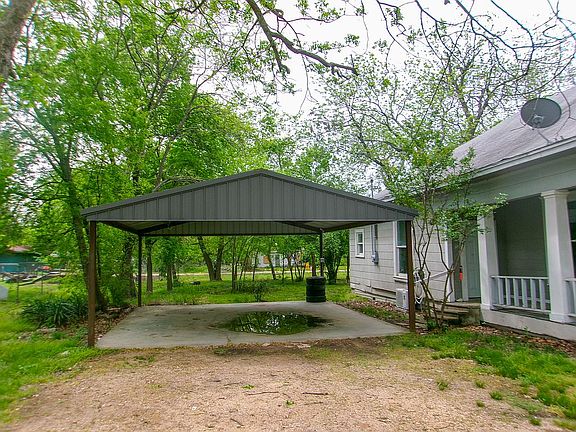 3rd image of 500 E Waco Ave