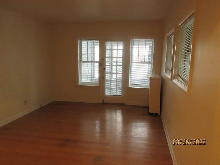 1982 N Prospect Ave #1B — Photo 12