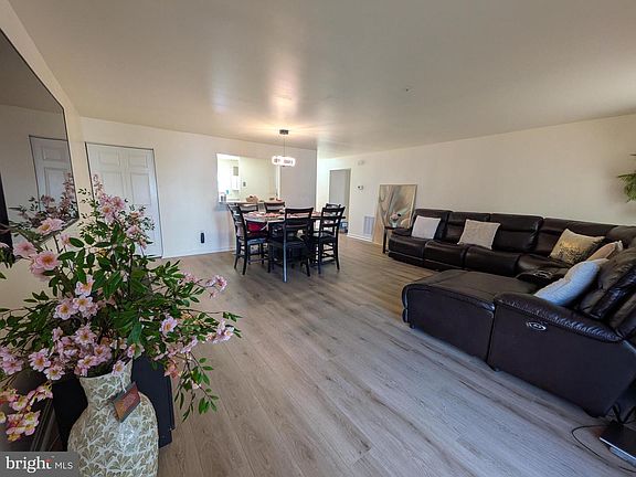3rd image of 4240 Applegate Ln #5