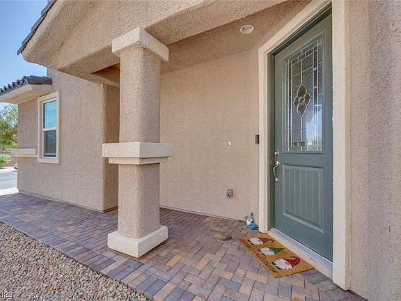 4th image of 683 Narissa Ave