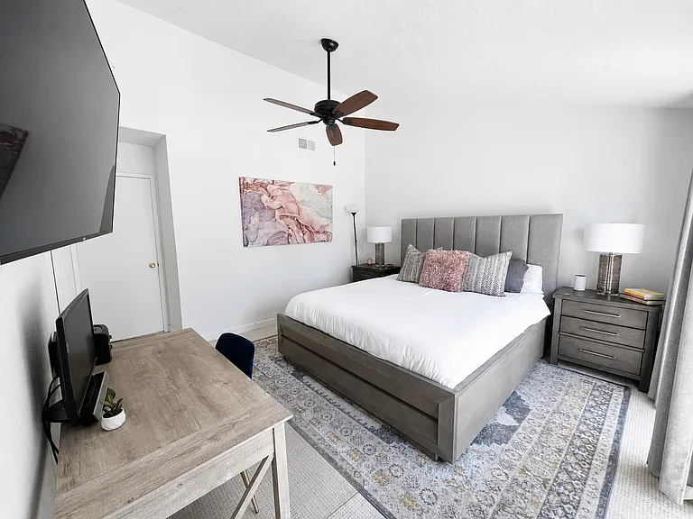 2051 Cliff Dr #18 — Photo 4