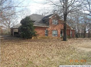 10722 Parks Place Rd, Como, MS 38619