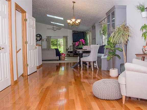 3rd image of 3591 Keats Blvd
