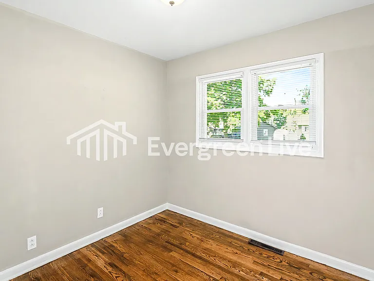 509 N 80th Ter — Photo 9